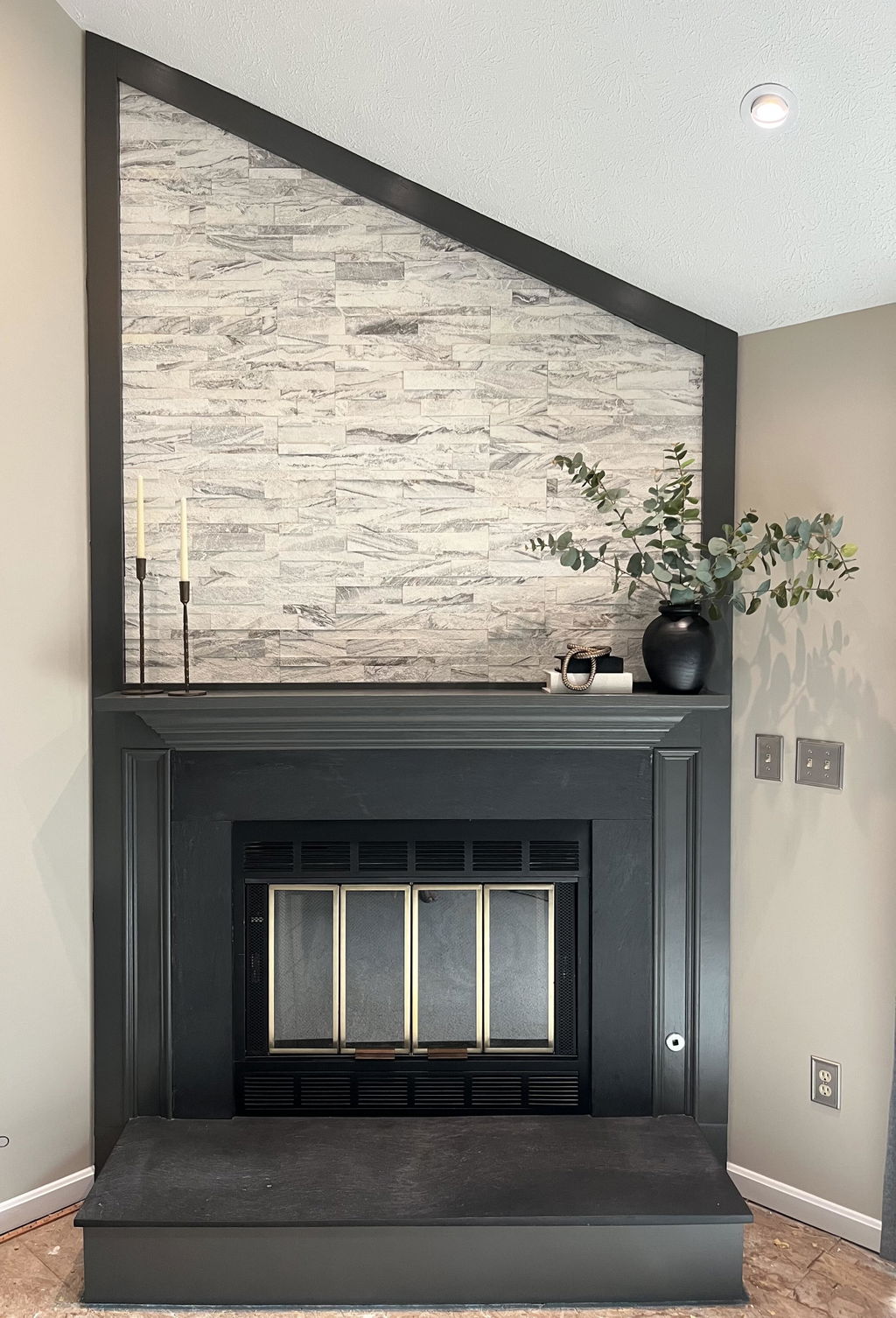 Gray Chateau - Self-Adhesive 3D Peel & Stick Real Stacked Stone Tiles [Pack of 10]