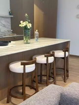 Anneke review photo