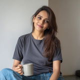 Rhea Jha review photo