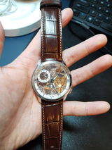 simon w. review photo