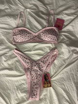 H review photo
