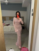 Leslie w review photo