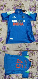 Aditya Munshi review photo