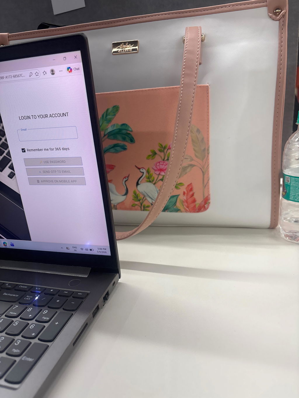 Peachy Crane Paradise Box Tote bag