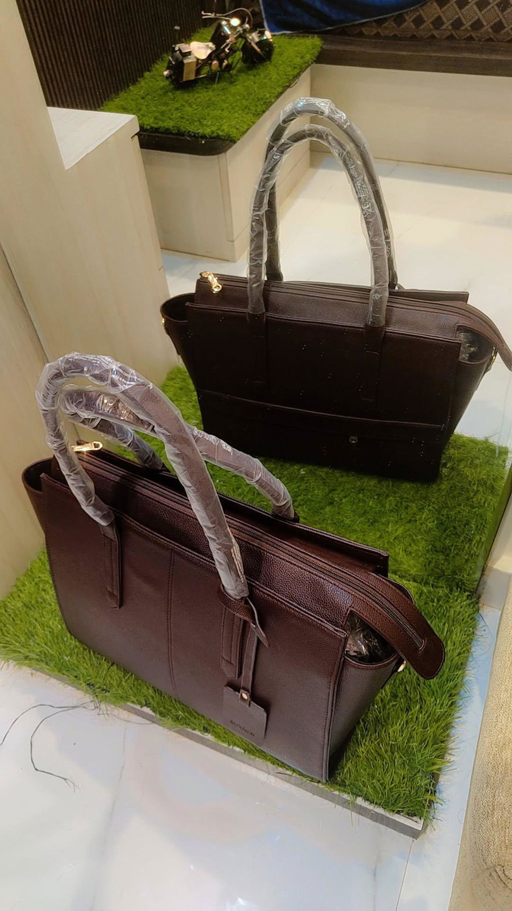 Mahogany Mystique Valeria Tote bag for 14" laptop