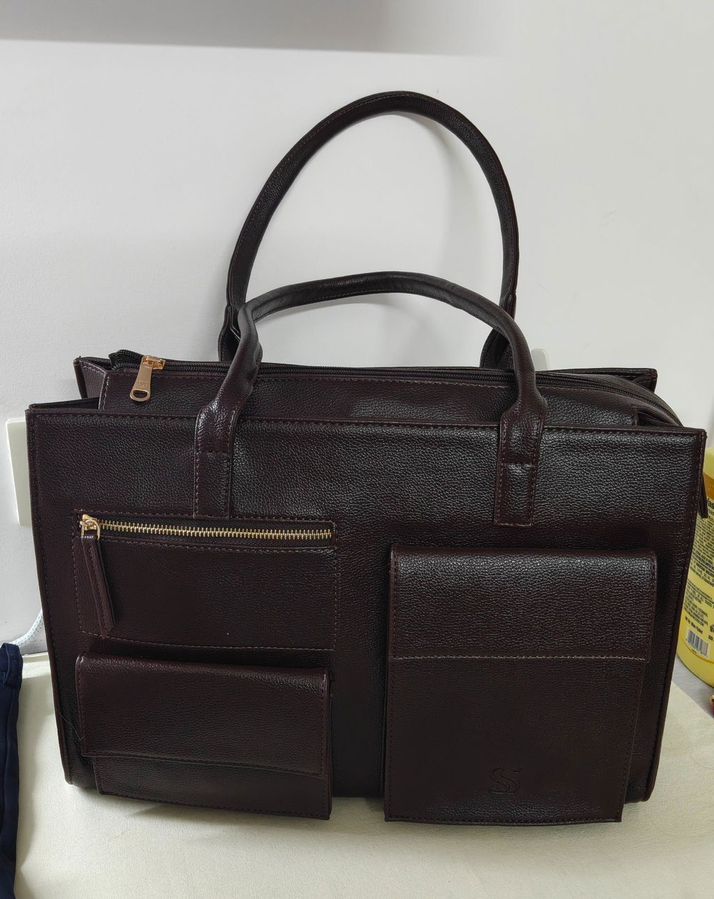Mahogany Mystique Maison Élan Tote bag for 16" laptop