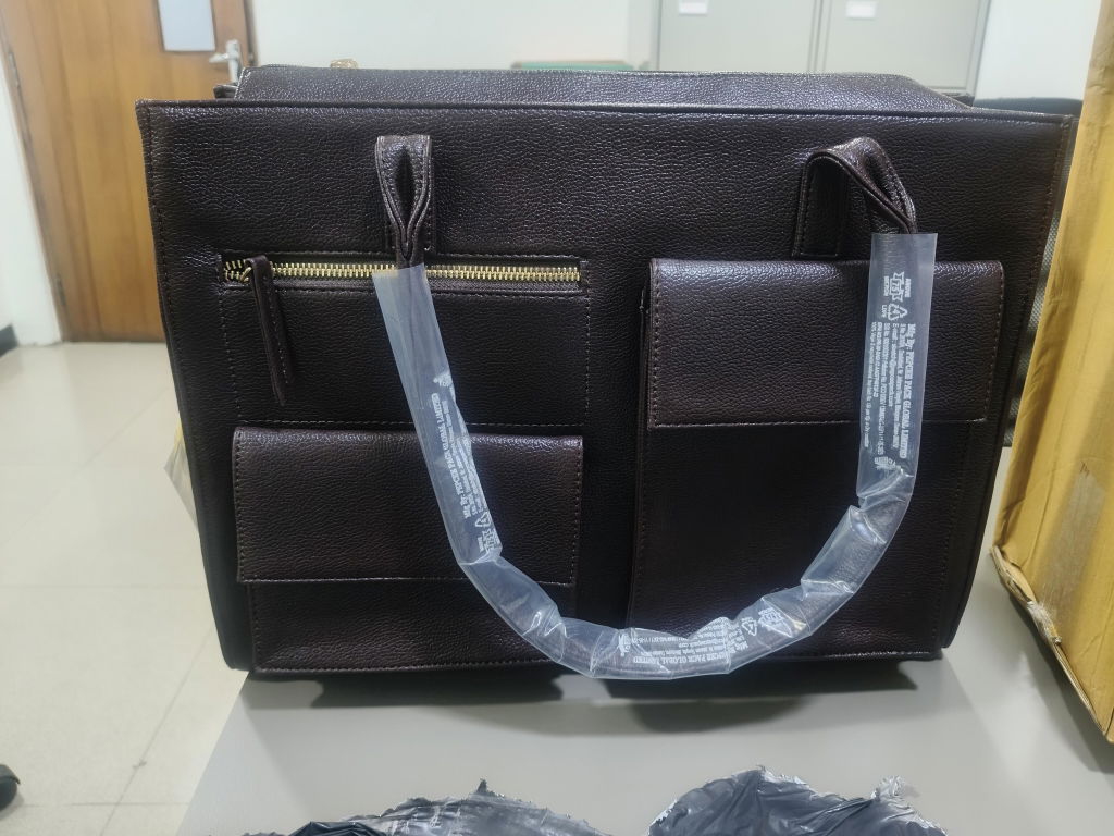 Mahogany Mystique Maison Élan Tote bag for 16" laptop