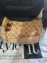 Nabila review photo