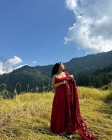 Khushi Yadav review photo
