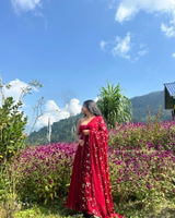 Khushi Yadav review photo