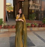Isha Sharma review photo