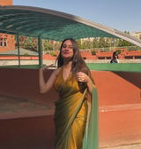 Isha Sharma review photo