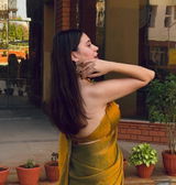 Isha Sharma review photo