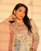 tanya khannaa review photo