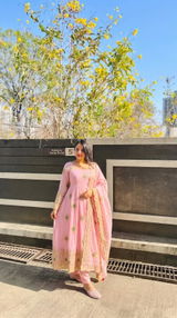 Anushka Mishra review photo