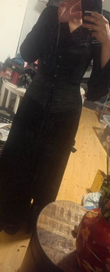 Selin review photo