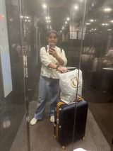 Divya Chaturvedi review photo