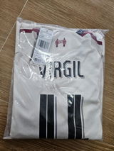 Tee Phanuwat review photo