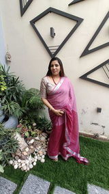 Shalini .. review photo
