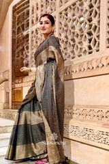 Raveena Tandon review photo