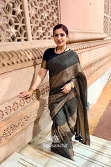 Raveena Tandon review photo
