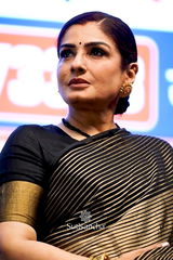 Raveena Tandon review photo