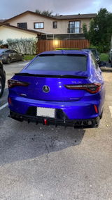 Lorenzo R review photo