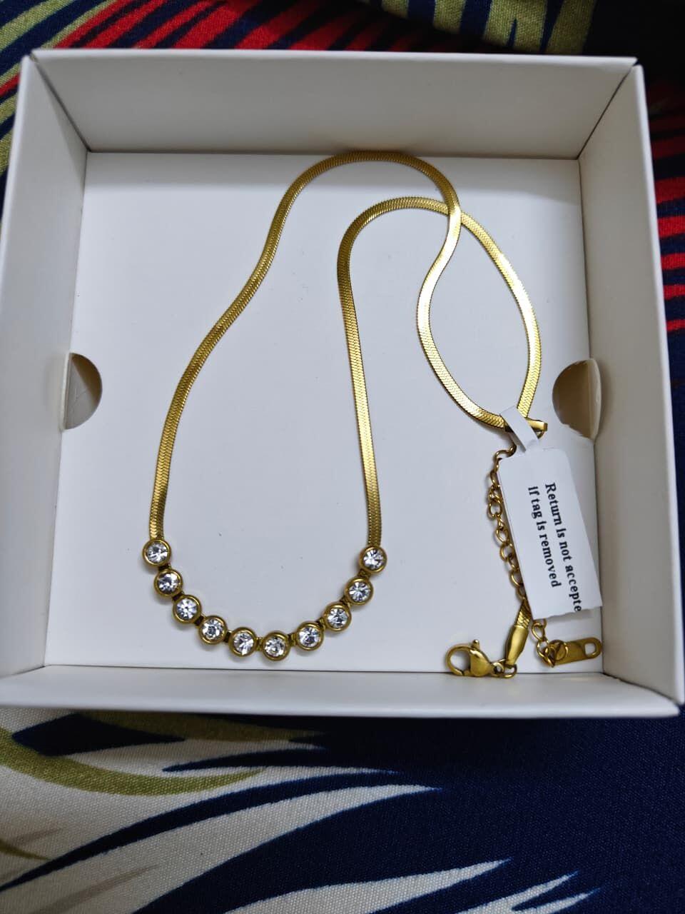 Avantika Thakur review photo