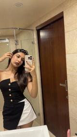 shruti review photo