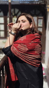 Huma Faizan review photo