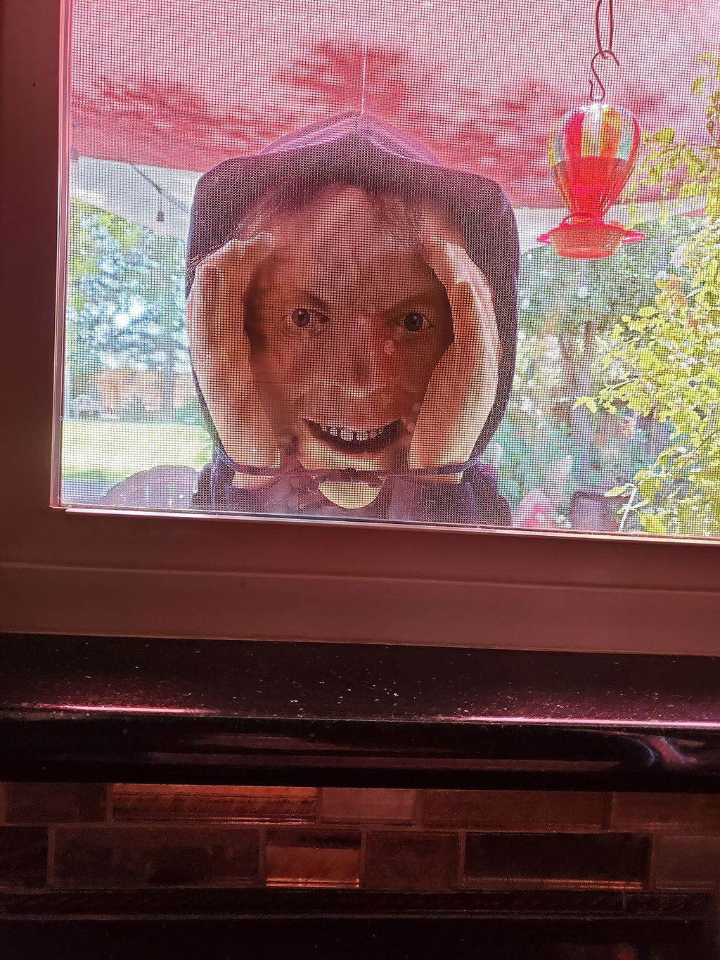ScaryPeeper Window Prank
