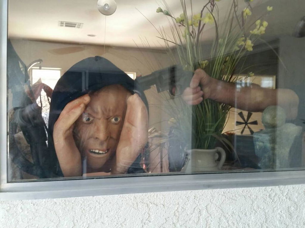 ScaryPeeper Window Prank
