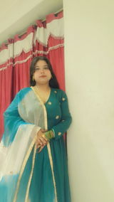 Komal Sharma review photo