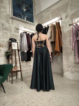 25. Abito Red Carpet lungo in satin verde con scollo americano e spacco - PREORDINA