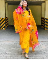 Shashi Tanwar review photo