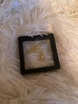 SomebodyUused2Know review photo