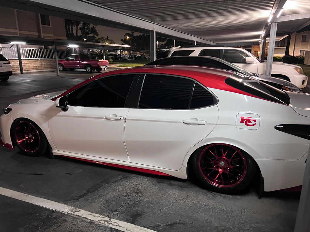 Shift Crank H28 18x8.5 +30mm Gloss Black Candy Red Machine (5x114.3 / 5x120)
