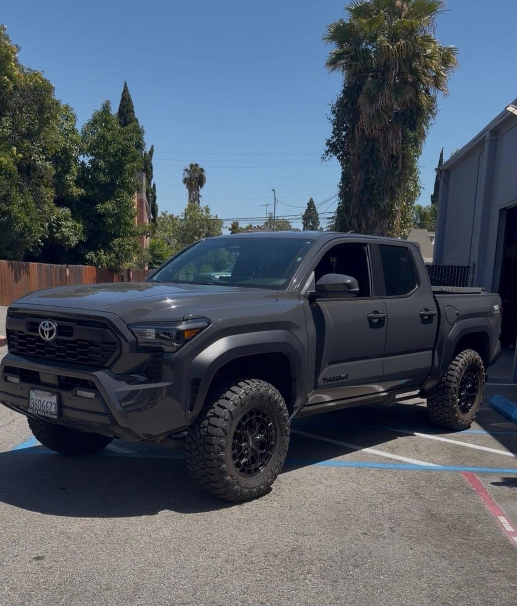 Vossen HFX-1 17x8.5 +35mm Satin Black