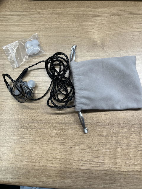 SIMGOT EW200 IEM