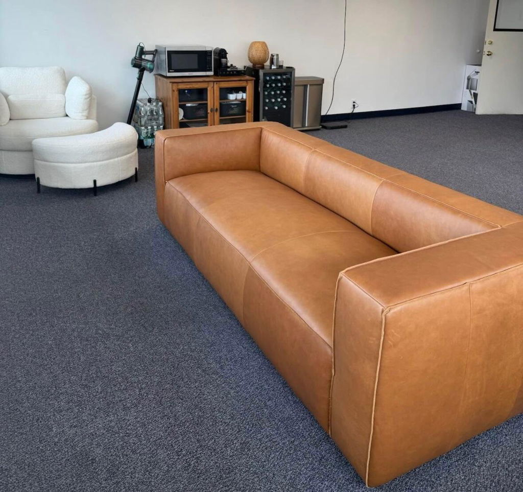 DAKOTA LEATHER SOFA