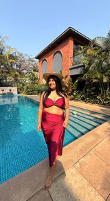 Sakshi review photo