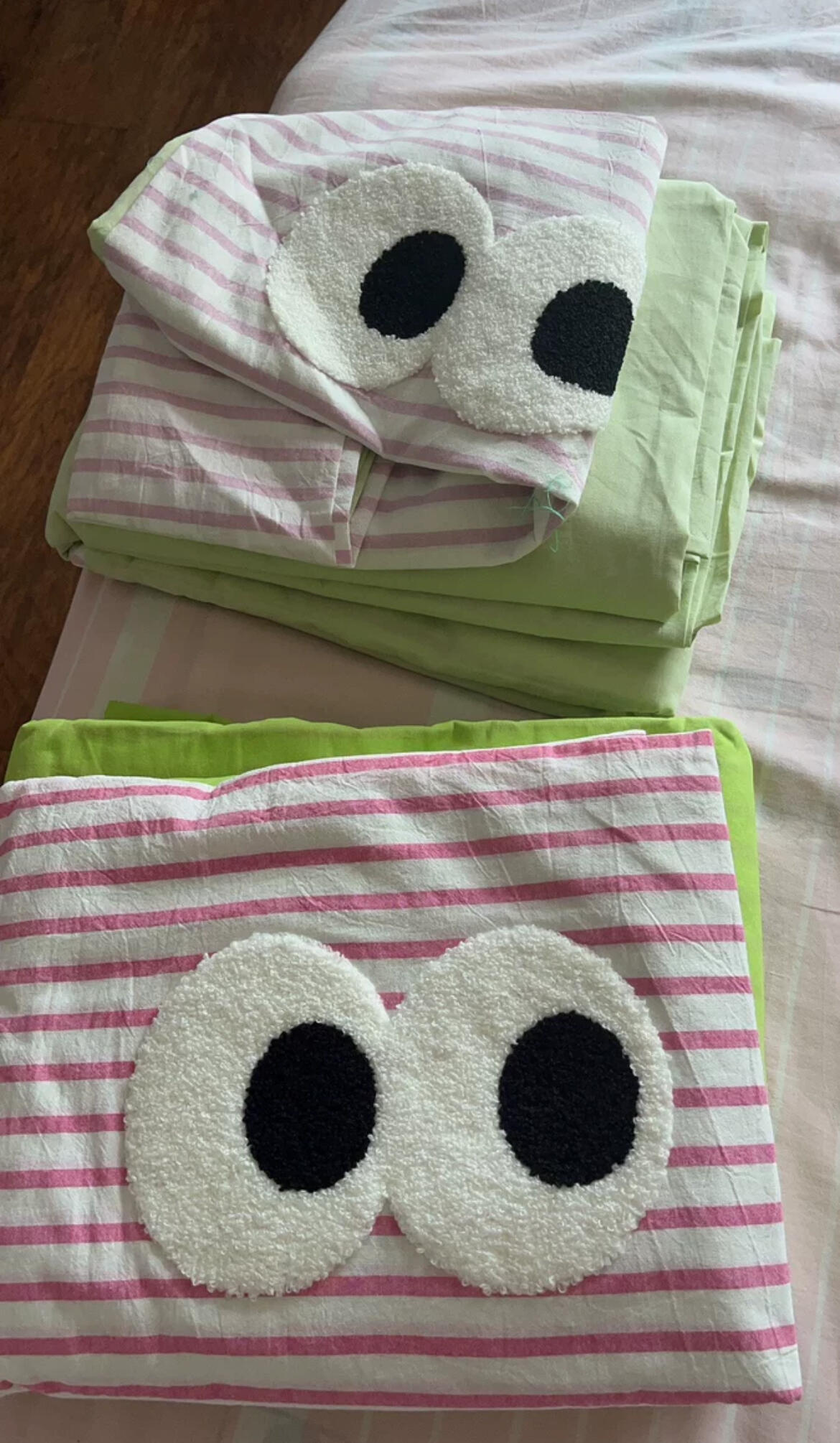 Big Eyes Bedding Set, customer photo