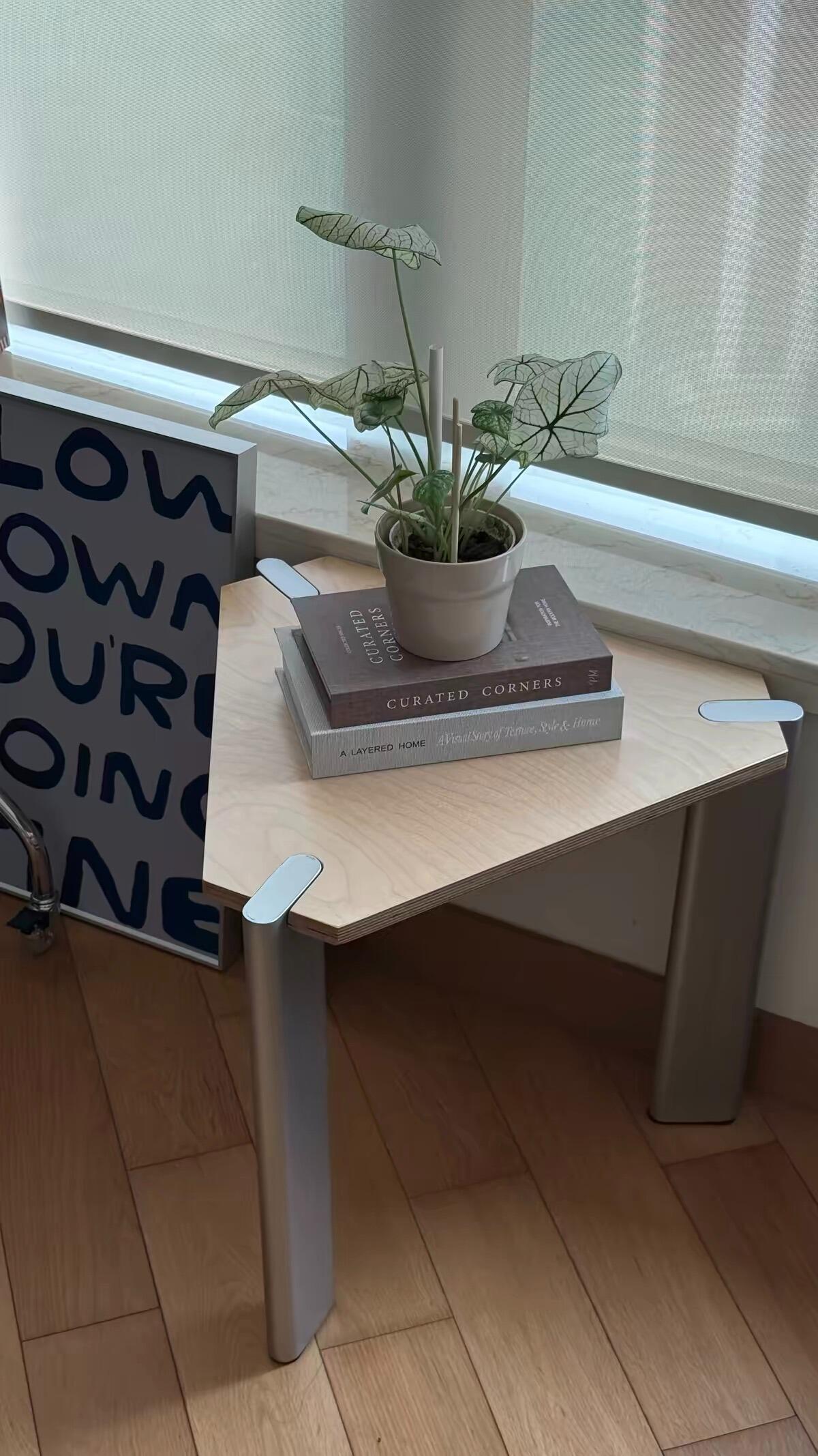Bauhaus Triangle Side Table, customer photo