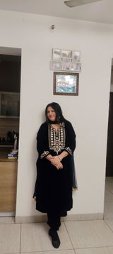 Manvi Garg review photo