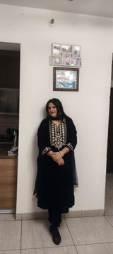 Manvi Garg review photo