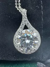 Victoria W review photo