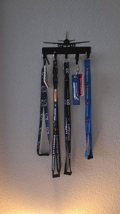 Commercial Airplane Key Holder for Pilots, Aviators, and Planespotters