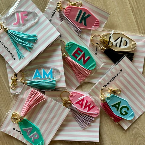 Motel Keychain Personalized with Shadow Monogram Retro Hotel Keychain Bridesmaid Gifts Bachelorette Gift Preppy Glitter Keychain with Tassel