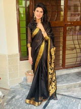 Ayesha Ishaaq review photo