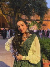 Mahum Qureshi review photo